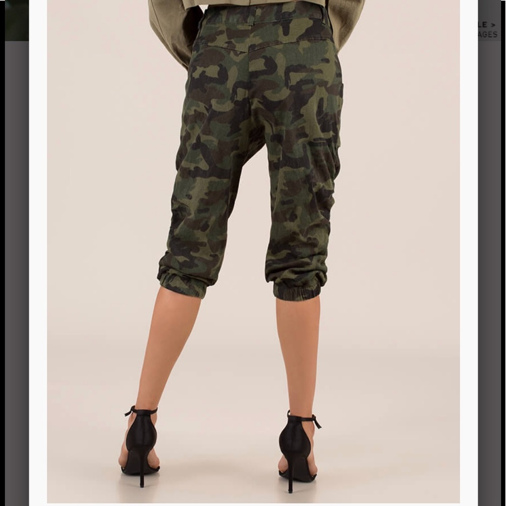 Camo Cropped Pants 🍂 - Picture 3 of 4